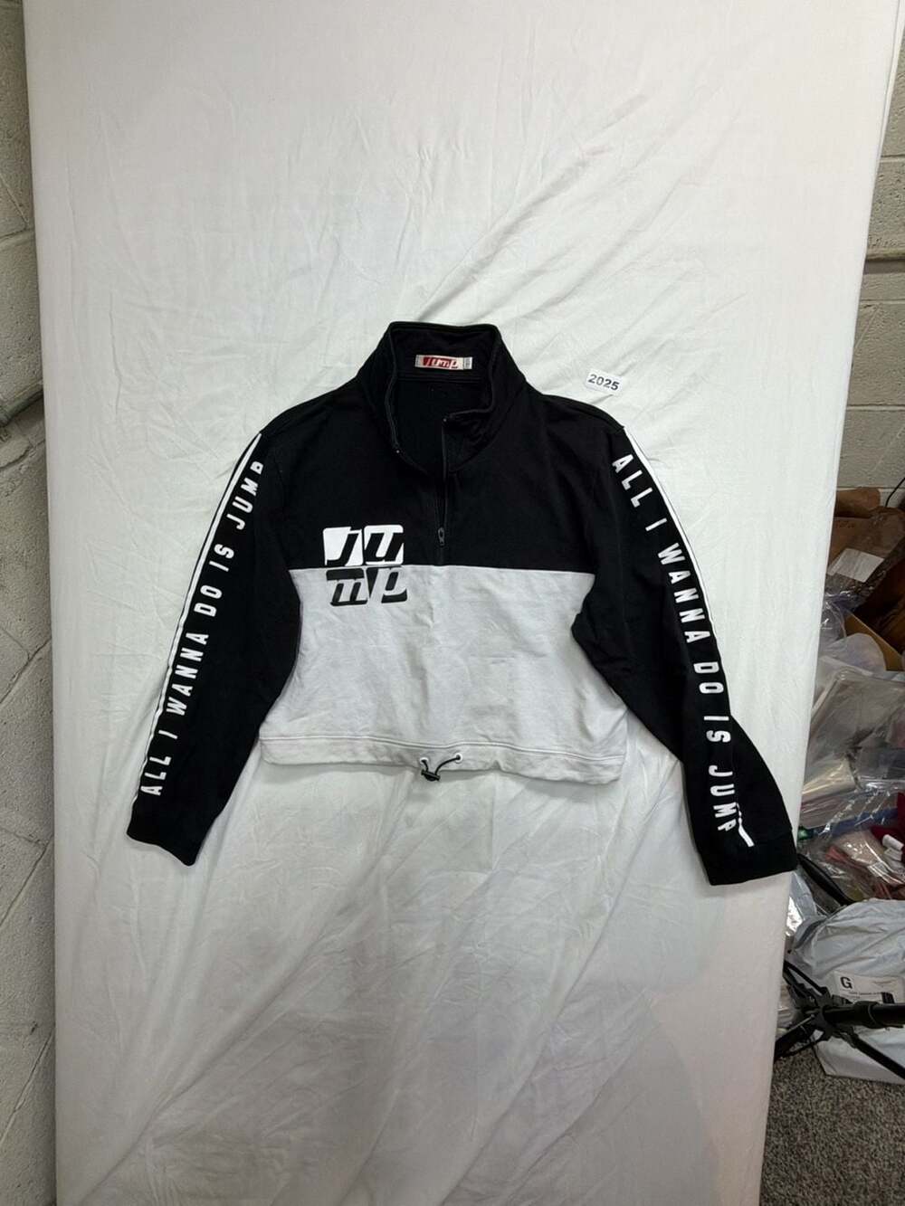 Jump 1/2-Zip Cropped Sweatshirt Size L Black White